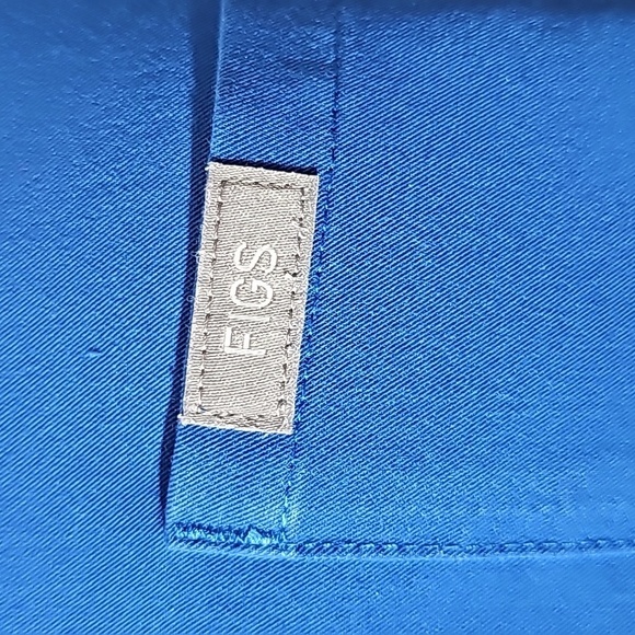 FIG, scrub top blue size small. V neck. One pocket. - Picture 2 of 6